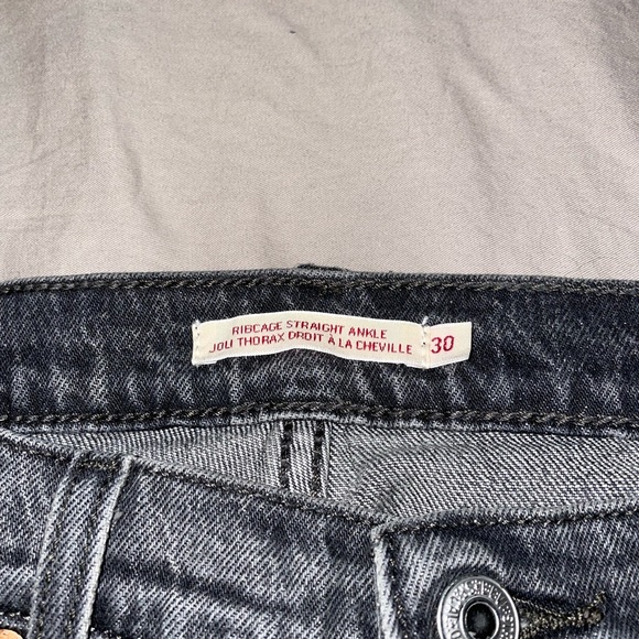 Levi’s Ribcage Straight - Picture 2 of 3